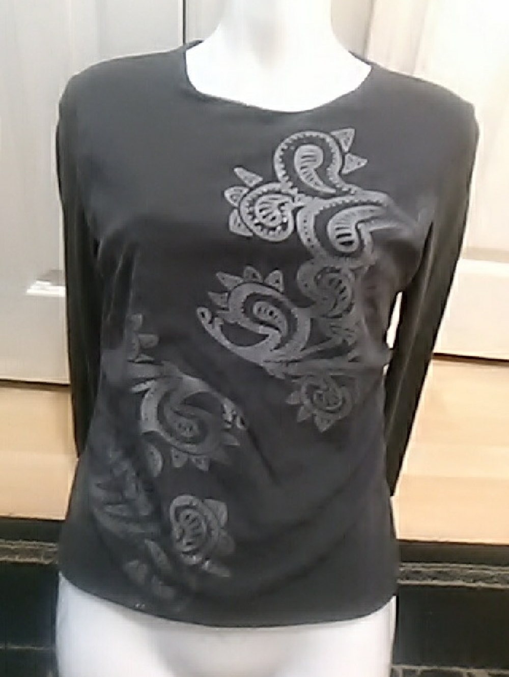 💲2⃣▶▶Margittes Greyish Green Long-Sleeve Tee with Gray Paisley Motif Bust 38